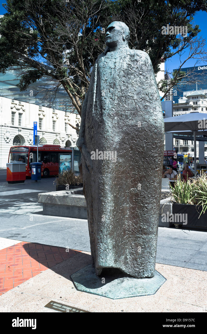 dh AUCKLAND Neuseeland Maori Krieger Kaitaka Mantel Skulptur von Molly Macalister Stockfoto