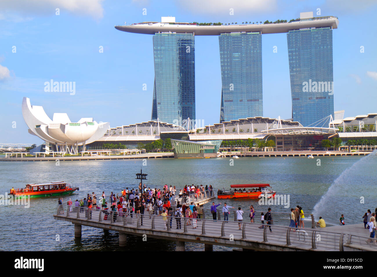 Singapore Singapore River, Marina Bay, Merlion Park, Pier, Marina Bay Sands Integrated Resort, Skybridge, ArtScience Museum, die Geschäfte im Marina Bay Sands, Stockfoto