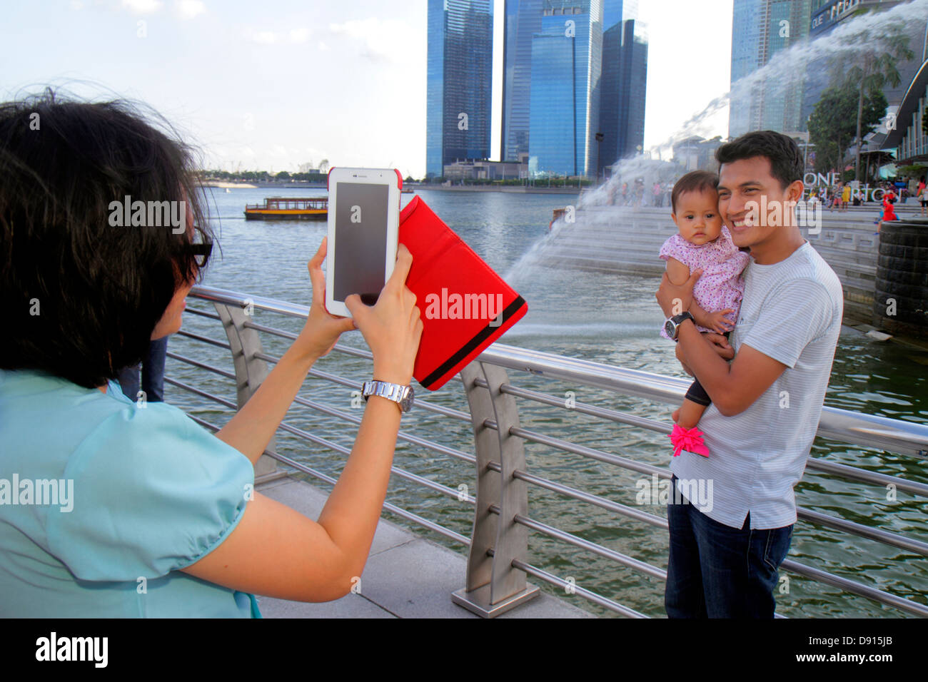 Singapur, Singapur River Water, Marina Bay Water, Merlion Park, Asiaten ethnische Einwanderer Minderheit, Erwachsene Erwachsene Männer Männer Männer, Frauen Stockfoto