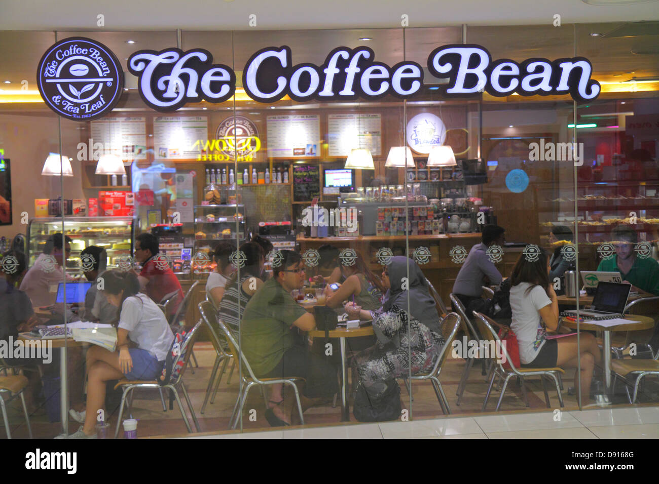 Singapore City Square Mall, The Coffee Bean, Café, Restaurants, Restaurants, Restaurants, Restaurants, Cafés, asiatische Männer, Männer, Frauen, Tische, Sing1302012 Stockfoto