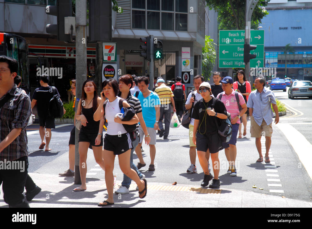 Singapur, Bugis Junction, Middle Road, Asiaten Ethnische Immigranten Minderheit, Erwachsene Erwachsene Männer Männer männlich, Frau Frauen weibliche Dame, Besucher reisen Stockfoto Singapur, Bugis Junction, Middle Road, Asiaten Ethnische Immigranten Minderheit, Erwachsene Erwachsene Männer Männer männlich, Frau Frauen weibliche Dame, Besucher reisen Stockfoto