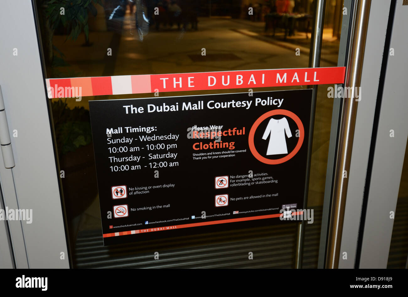 Politik-Hinweisschild Dubai Mall, Dubai, Vereinigte Arabische Emirate Stockfoto