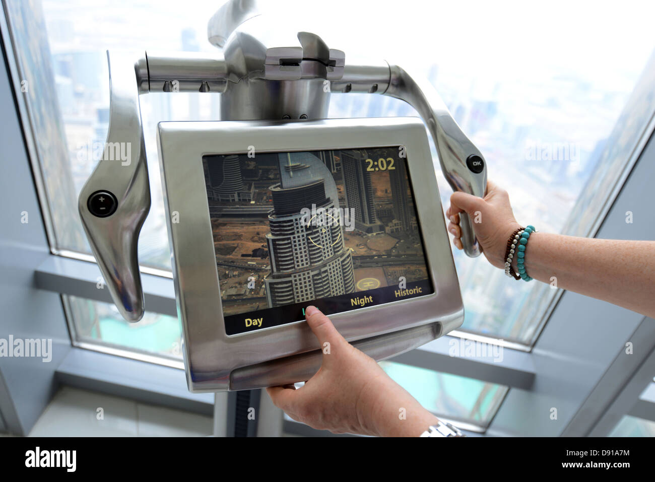 Burj Khalifa Wolkenkratzer bauen, interaktiven Bildschirm auf den Burj Khalifa, Dubai, Vereinigte Arabische Emirate Stockfoto