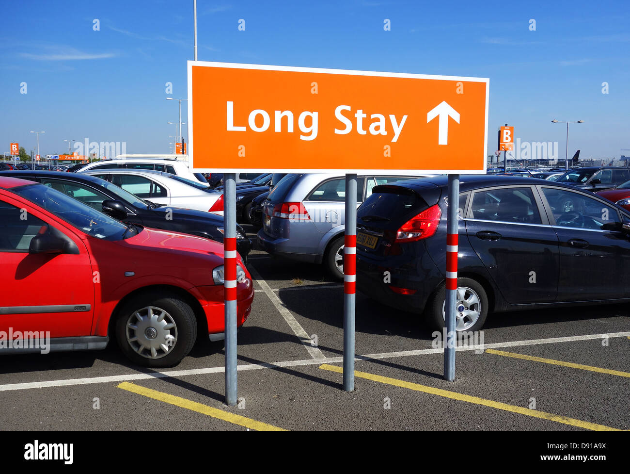 Lange Aufenthalt Parkplatz, Flughafen Long Stay Parkplatz Schild, Heathrow, England, UK Stockfoto