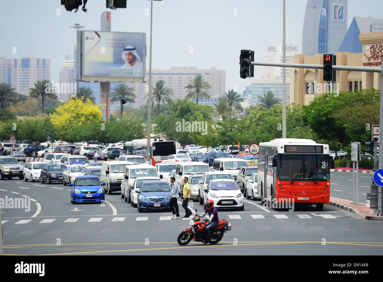 Stadtverkehr, Dubai, Vereinigte Arabische Emirate, Vereinigte Arabische Emirate Stockfoto