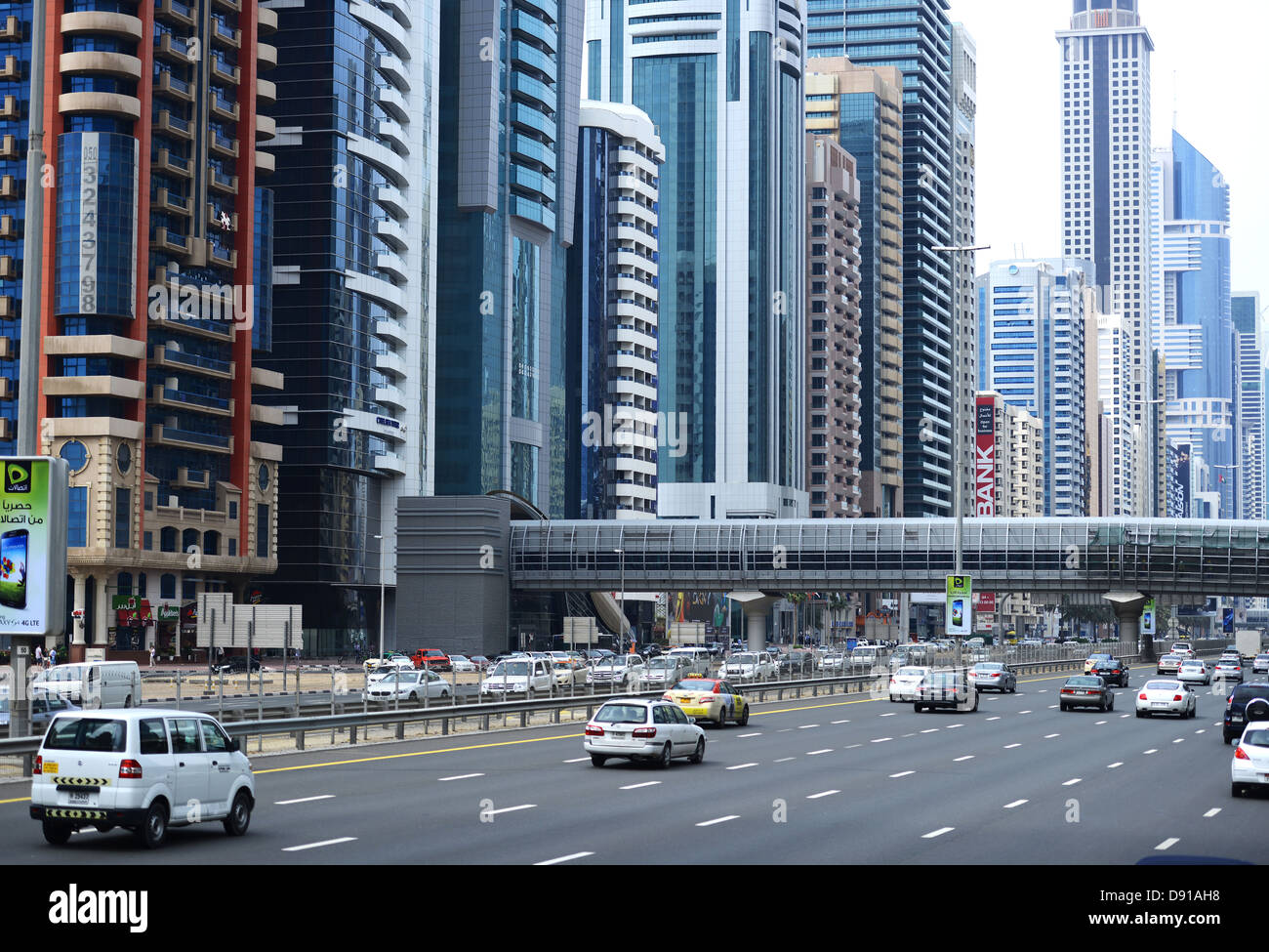 Dubai Stadt, Verkehr auf den Straßen von Dubai, Vereinigte Arabische Emirate Stockfoto