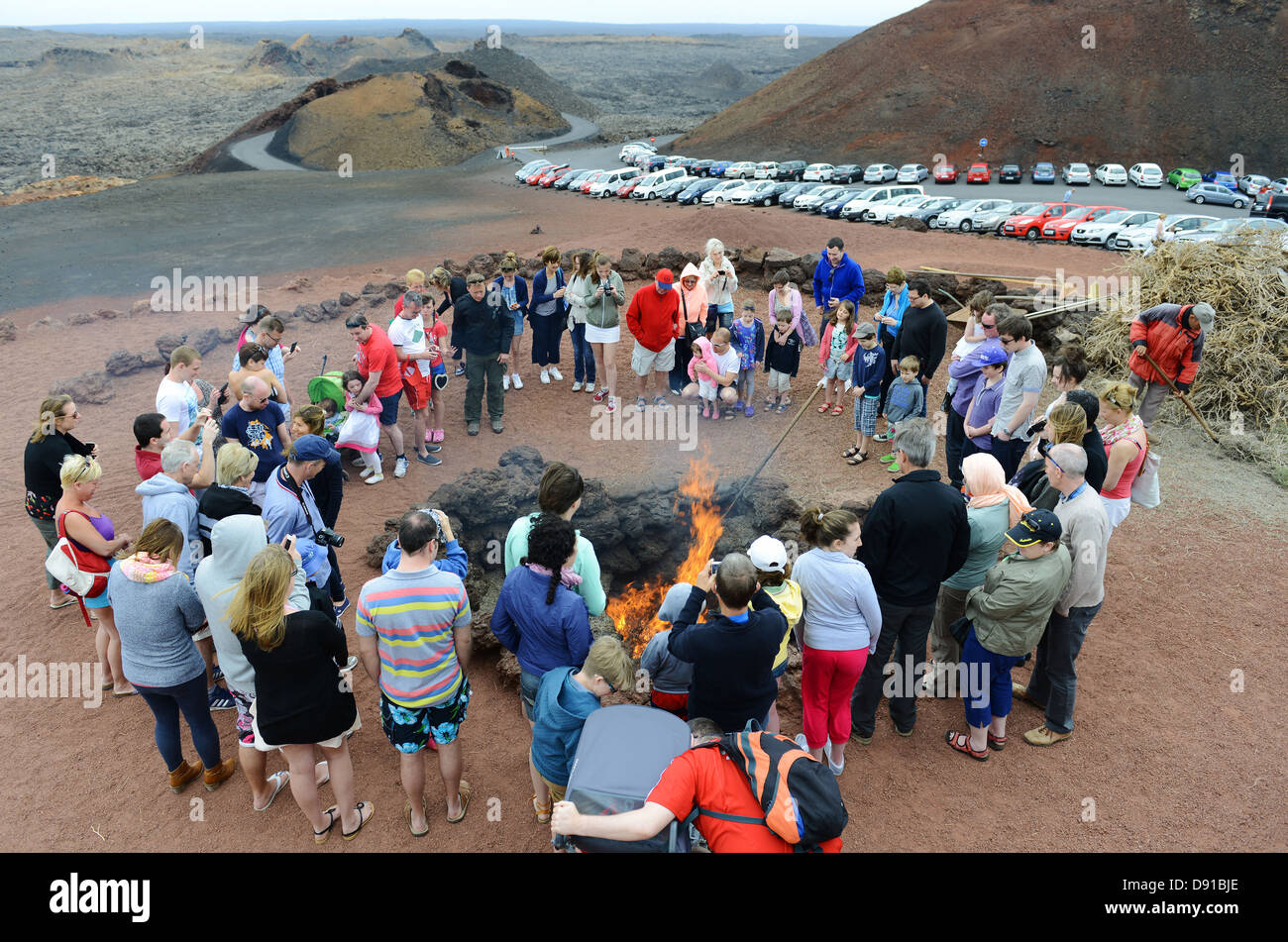 Timanfaya Nationalpark Timanfaya, Feuer machen von der Hitze im Boden, Lanzarote, Kanarische Inseln Stockfoto