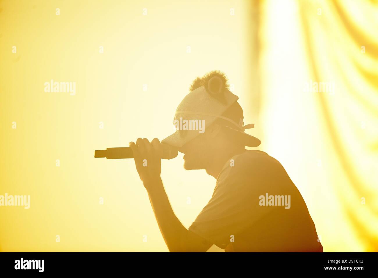 Deutscher Rapper Cro auf der Hauptbühne das Rockfestival führt "Rock am Ring" in Nuerburg, Deutschland, 7. Juni 2013. Tickets für die dreitägige Veranstaltung waren längst ausverkauft. Foto: Thomas Frey Stockfoto