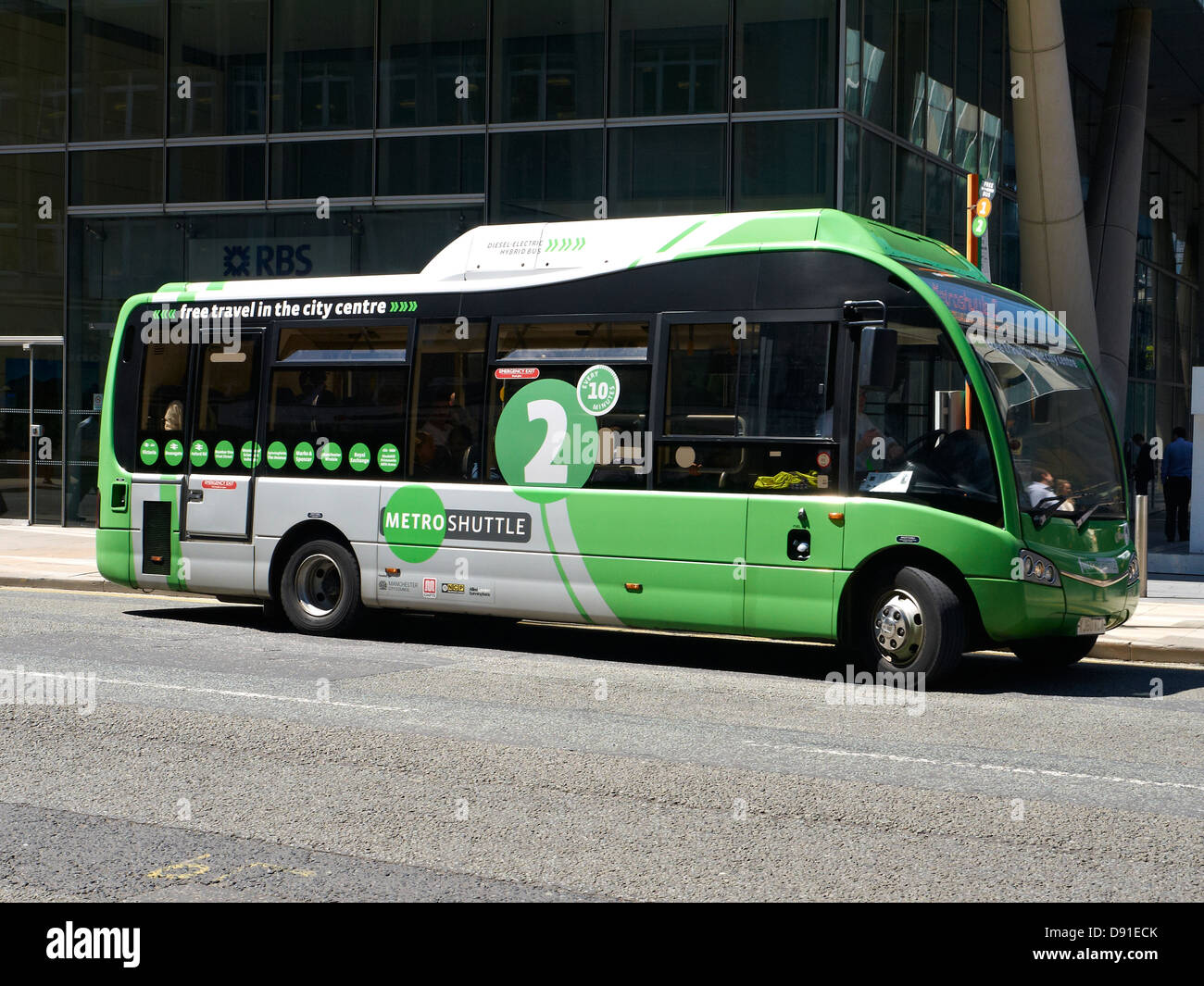 Diesel-Elektro-Hybrid-Bus auf Deansgate Manchester UK Stockfoto