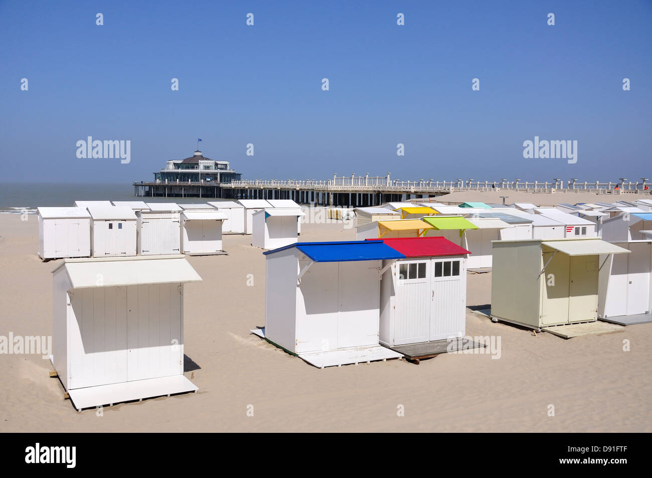 Reihen von Strandhütten am Strand von Blankenberge, Blankenberge, Provinz West-Flandern, Flandern, Belgien Stockfoto