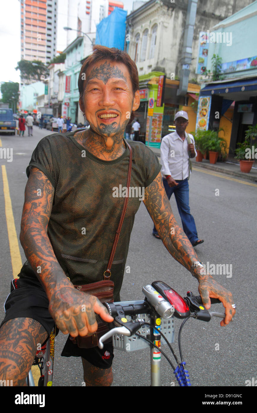 Singapore Little India, asiatischer Mann Männer männlich, Tattoos, gesamter Körper, Arme, Beine, Gesicht, Sing130203023 Stockfoto