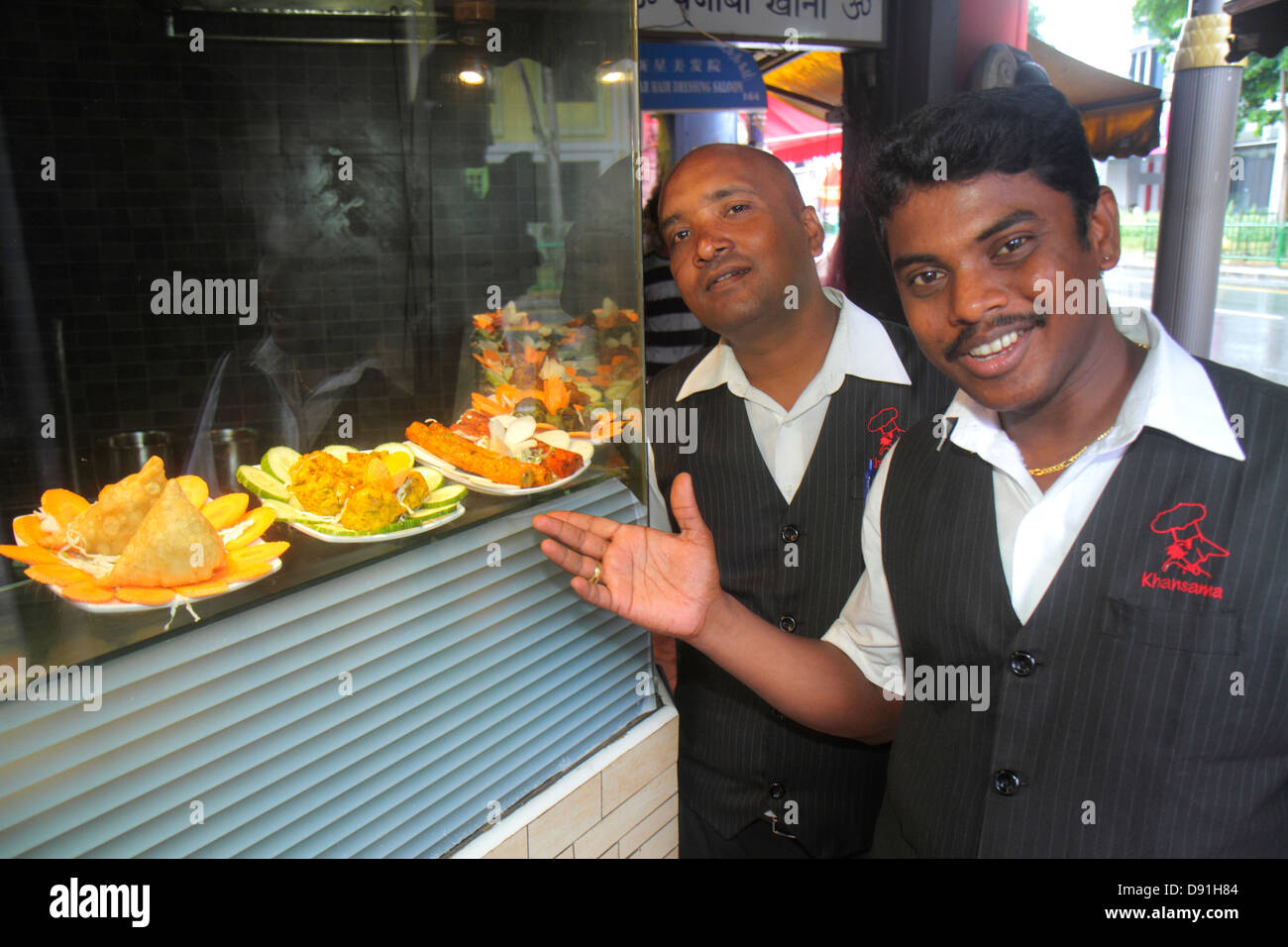 Singapur, Little India, Serangoon Road, asiatischer Mann, Männer, Kellner, Kellner, Kellner, Angestellte, Angestellte, Angestellte, Angestellte, Angestellte, Angestellte, Angestellte, Angestellte, Angestellte, Angestellte, Angestellte, Angestellte, Angestellte, Angestellte, Angestellte, Angestellte, Angestellte, Angestellte, Angestellte, Angestellte, Angestellte Stockfoto