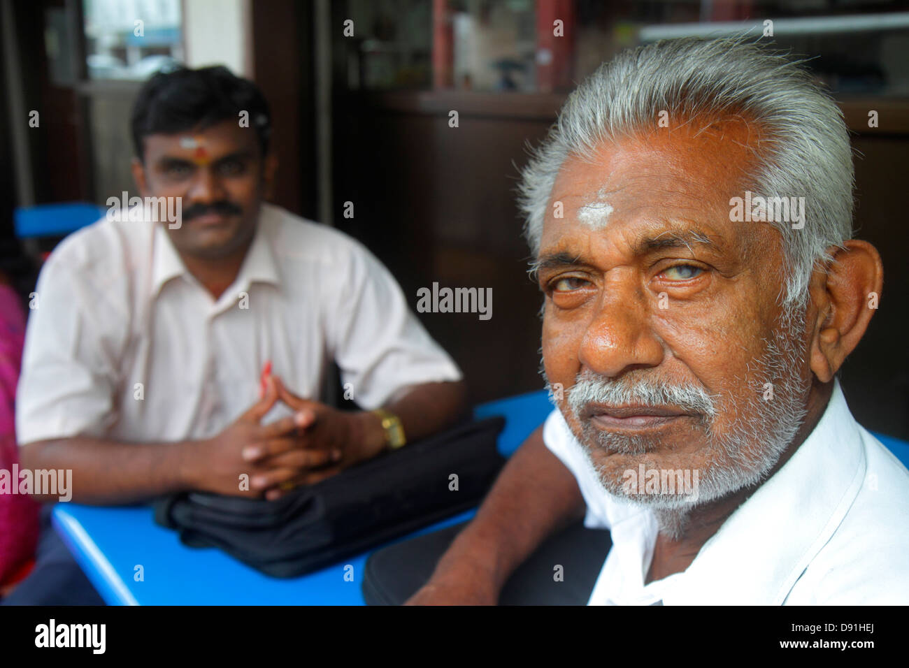 Singapur Little India, Serangoon Road, asiatischer Mann Männer männlich, hinduistisch, bindi, bindi, weiß Punkt, Senioren Bürger, Sing130203051 Stockfoto