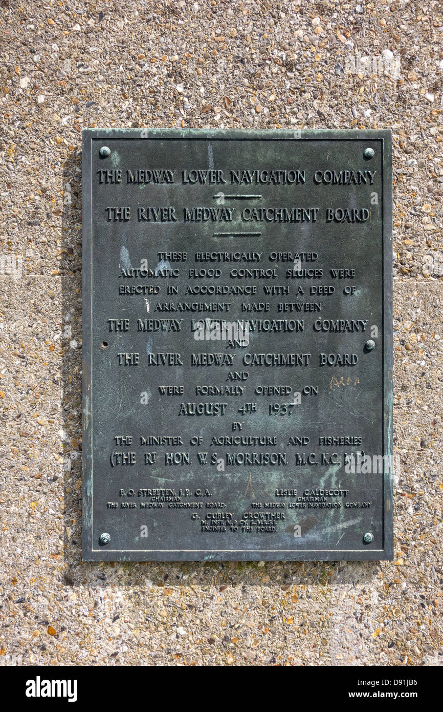 Gedenktafel an Allington Schleuse Lock Fluss Medway Maidstone. Der Medway untere Navigation Company Stockfoto