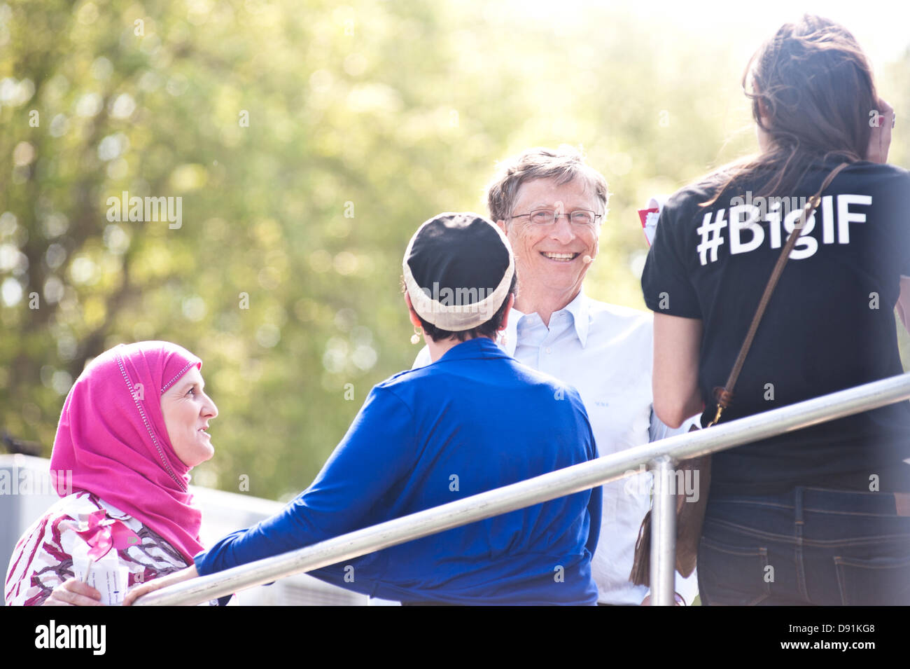 London, UK – 8. Juni 2013: Bill Gates kurz bevor er auf der Bühne während der IF-Rallye im Hyde Park, hagelt Durchbruch im Kampf gegen Mangelernährung. Bildnachweis: Piero Cruciatti/Alamy Live-Nachrichten Stockfoto