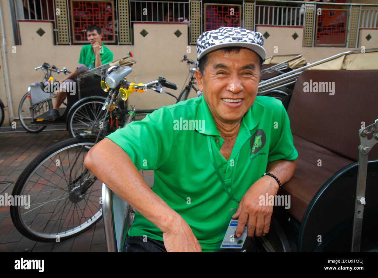 Singapore Bugis Street, Trishaw Uncle, Pedicab, Fahrradkabine, asiatischer Mann, Männer, Fahrer, lächelnd, glücklich, Sing130204055 Stockfoto