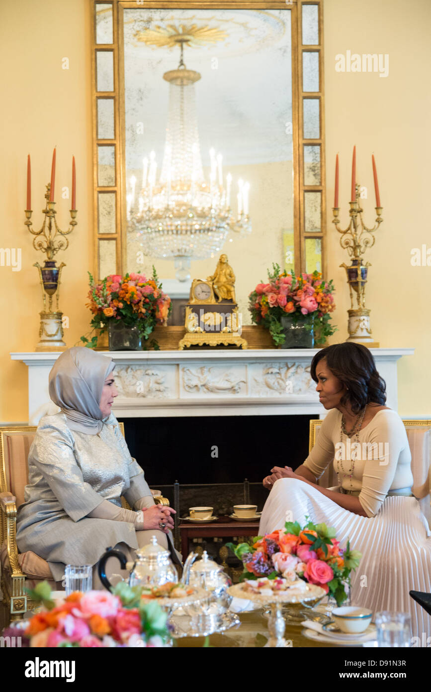 First Lady Michelle Obama Trifft Sich Mit Emine Erdogan