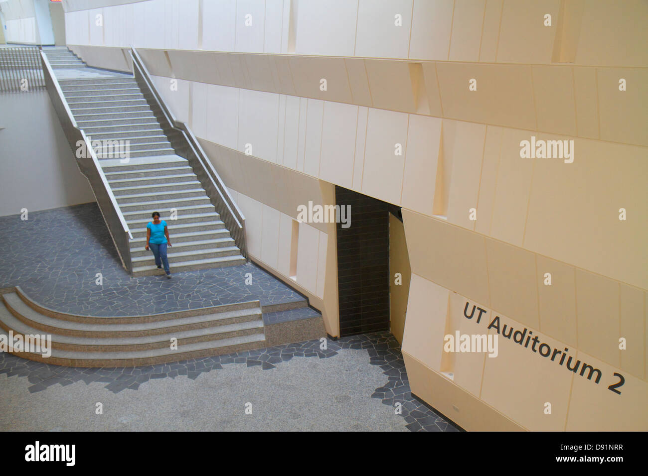 Singapore National University of Singapore NUS, Universitätsstadt, Schule, Studenten, Campus, asiatische Frau weibliche Frauen, Auditorium, Treppen Treppen Treppe Stockfoto