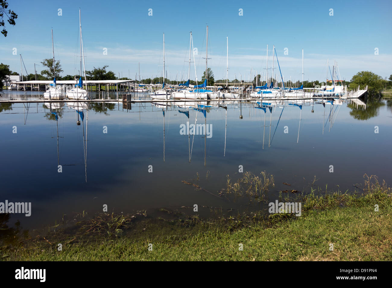 Segelboot Marina nach starken Regenfällen die Boote wieder schwimmen nach hoch und trocken bei Dürre in Oklahoma City, Oklahoma. USA. Stockfoto