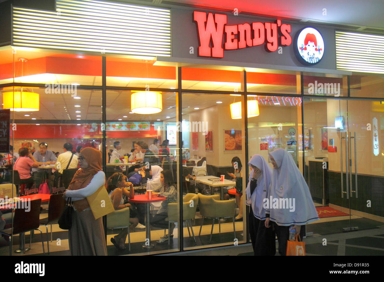 Singapur, Kallang Road, Wendy's, Fast Food, Franchise, Restaurant Restaurants Essen Essen Essen Essen Essen Essen Café Cafés Bistro, Eingang, Front, Asiaten ethnischen Stockfoto