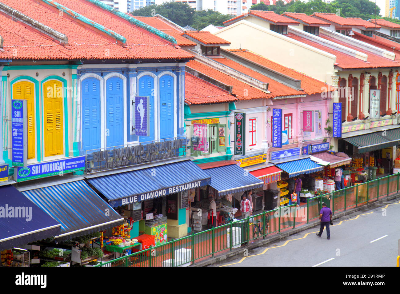 Singapore Little India, Buffalo Road, zweistöckiges Gebäude, Geschäftshäuser, Geschäftshaus, rotes Ziegeldach, Unternehmen, Bezirk, Sing130206046 Stockfoto