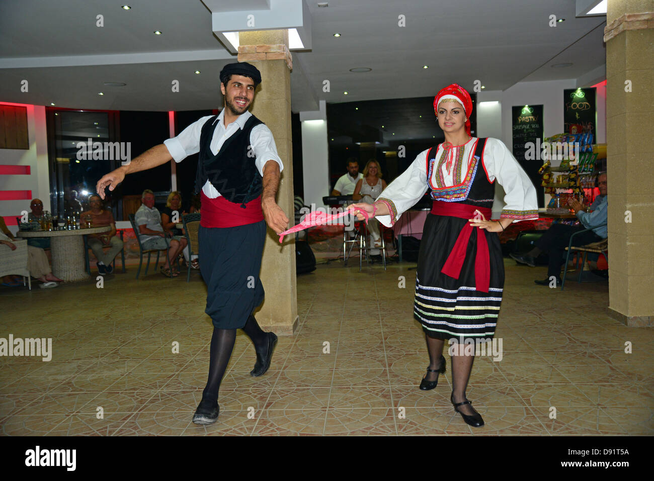 Griechische tänzer Fotos und Bildmaterial in hoher Auflösung Alamy