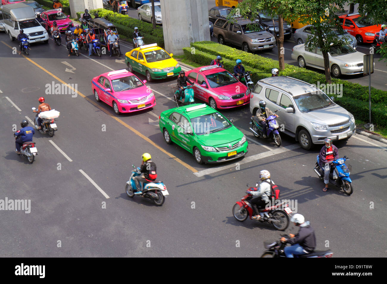 Bangkok Thailand, Thai, Pathum Wan, Phaya Thai Road, Verkehr, Taxis, Taxis, Taxis, Taxis, Motorräder, Motorroller, Skywalk, Aussicht, Overhead, Luftaufnahme von oben Stockfoto