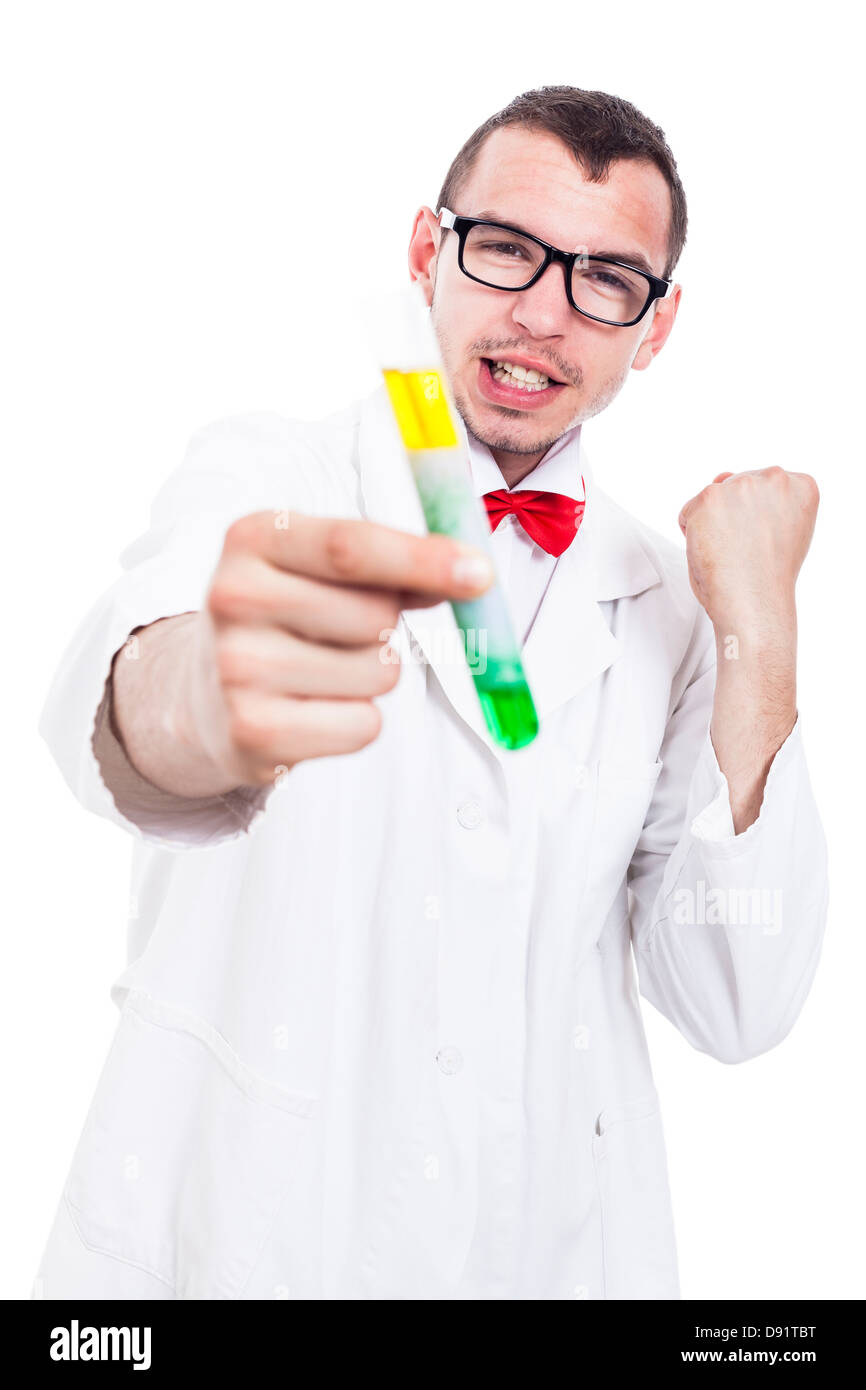 Erfolgreiche Wissenschaftler im Laborkittel hält Reagenzglas, isoliert auf weißem Hintergrund Stockfoto