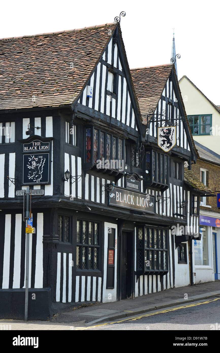 16th Century The Black Lion Inn, Bridge Street, Bishop’s Stortford, Hertfordshire, England, Vereinigtes Königreich Stockfoto