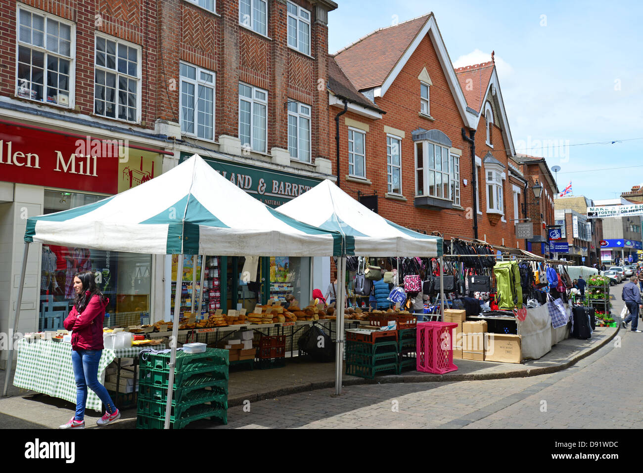 Bäckerei Stand auf Farmer's Market, South Street, Bishop's Stortford, Hertfordshire, England, Vereinigtes Königreich Stockfoto