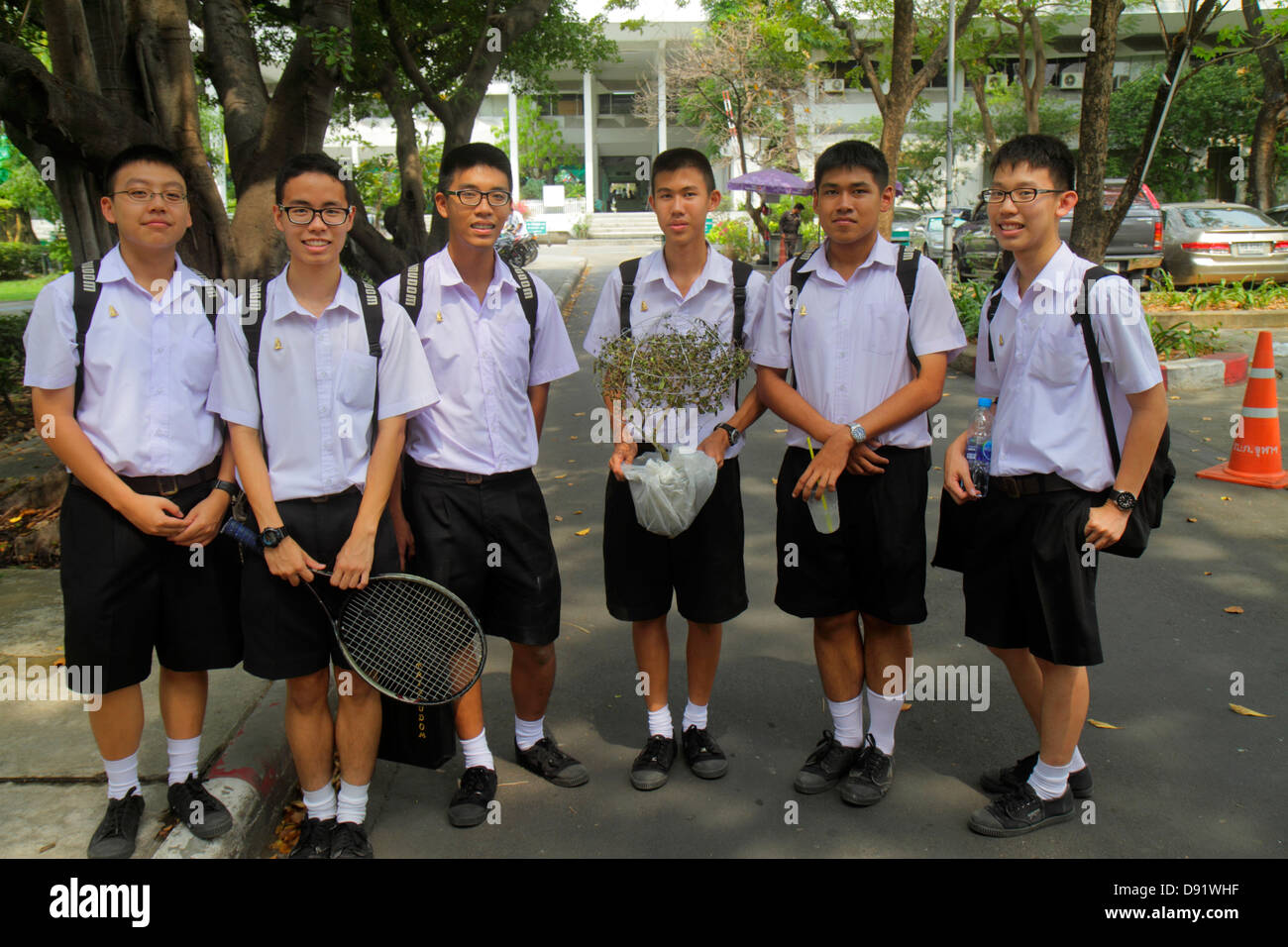 Thailand, Thai, Bangkok, Pathum Wan, Chulalongkorn Universität, Schule der Pharmazie, Studenten, Asiatische Teenager Teenager Teenager Teenager junge Jungen männliche Kinder c Stockfoto