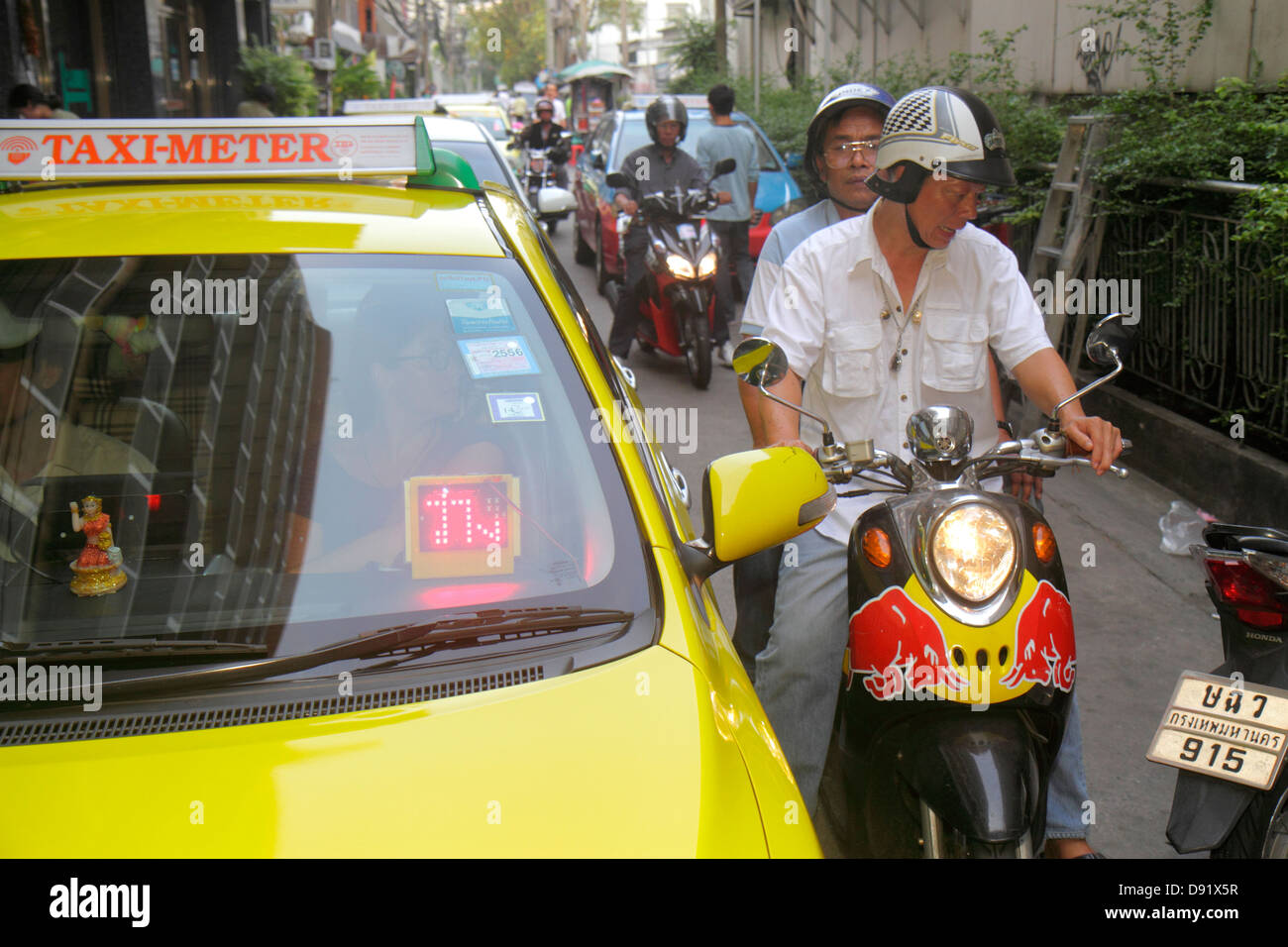 Bangkok Thailand, Thai, Pathum Wan, Soi Kasemsan 1, Rama 1 Road, Asiaten Ethnische Immigranten Minderheit, Erwachsene Erwachsene Erwachsene Mann Männer männlich, Motorrad mot Stockfoto