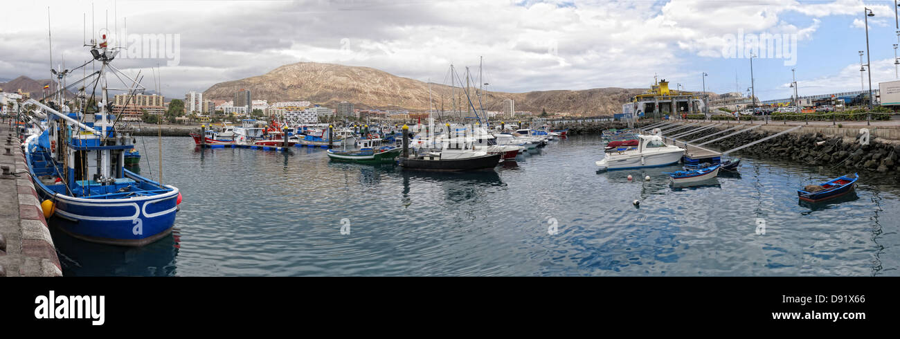 Hafen Sie / Hafen Sie Panorama in Los Cristianos Stadt, Süden von Teneriffa, Kanarische Inseln-Spanien Stockfoto