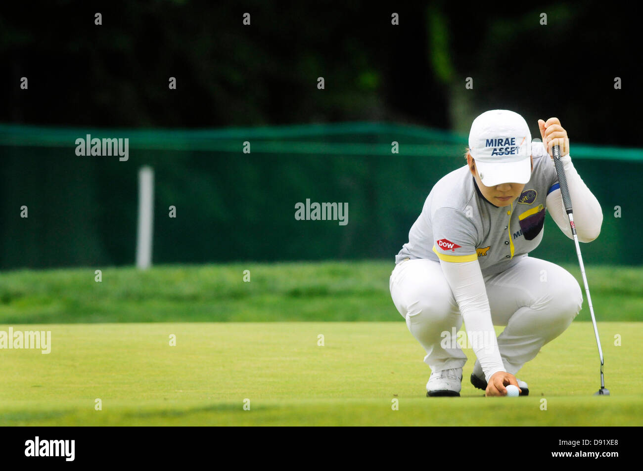 Pittsford, NY, USA. 8. Juni 2013. Jiyai Shin reiht sich ein Putt auf das 4. Loch in der zweiten Runde die Wegmans LPGA Championship 2013 in Pittsford, NY. Bildnachweis: Cal Sport Media/Alamy Live-Nachrichten Stockfoto