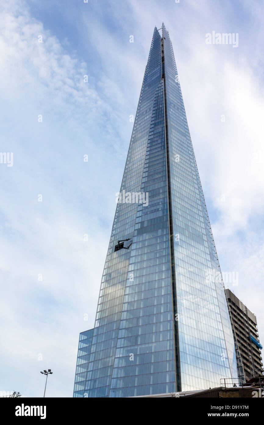 Der Shard - (aka Shard of Glass, Shard London Bridge und ehemals London Bridge Tower) Nordseite über London Bridge Station Stockfoto