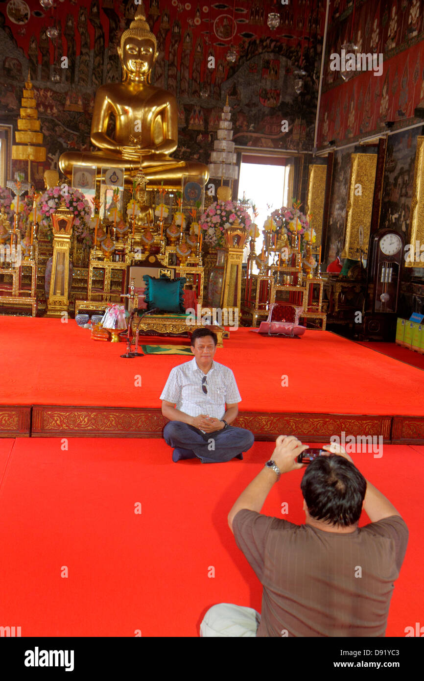 Bangkok Thailand, Thai, Pom Prap Satdru Phai, Wat Saket Ratcha Wora Maha Wihan, Buddhistischer Tempel, Asiaten, ethnische Einwanderer Minderheit, Erwachsene Anzeige Stockfoto