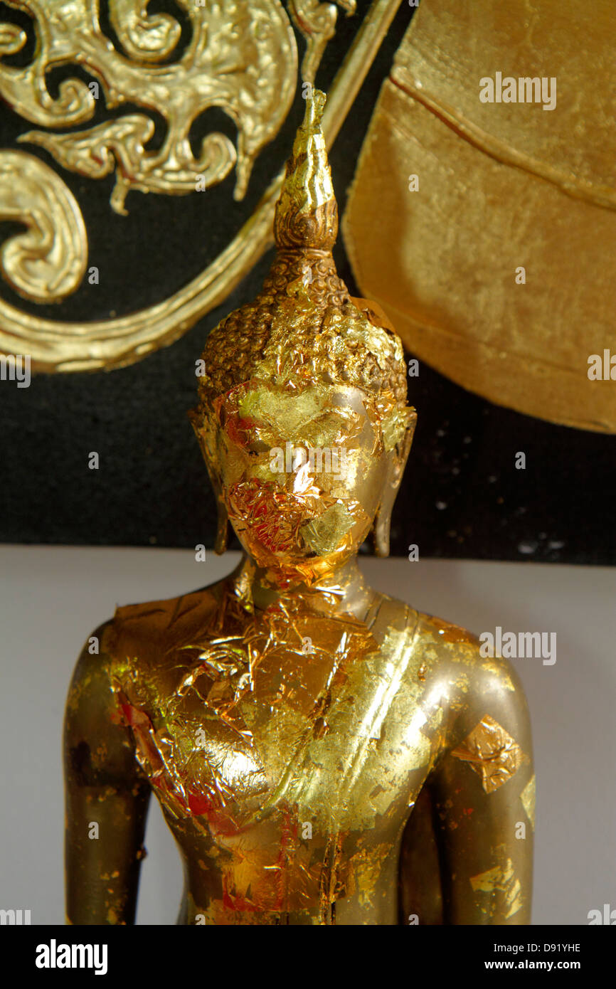 Bangkok Thailand, Thai, Pom Prap Satdru Phai, Wat Saket Ratcha Wora Maha Wihan, Buddhistischer Tempel, innen, Statue, Blattgold, Schrein, Buddha, Thai1302100 Stockfoto