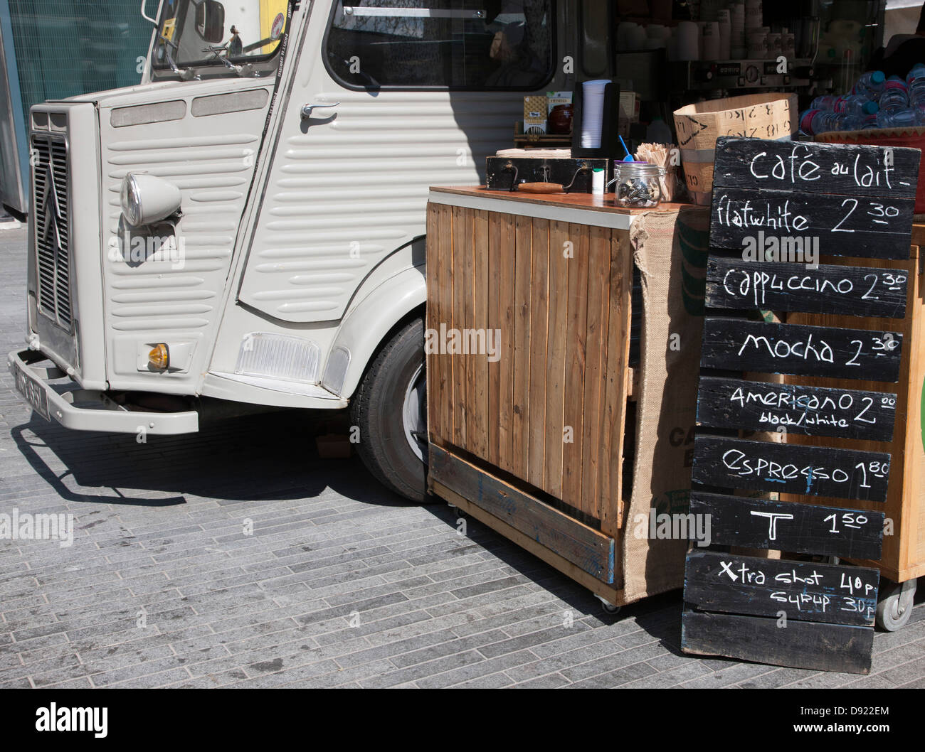Citroen Fahrzeuge Verkauf von Speisen und Getränken auf dem Londoner Straße Stockfoto