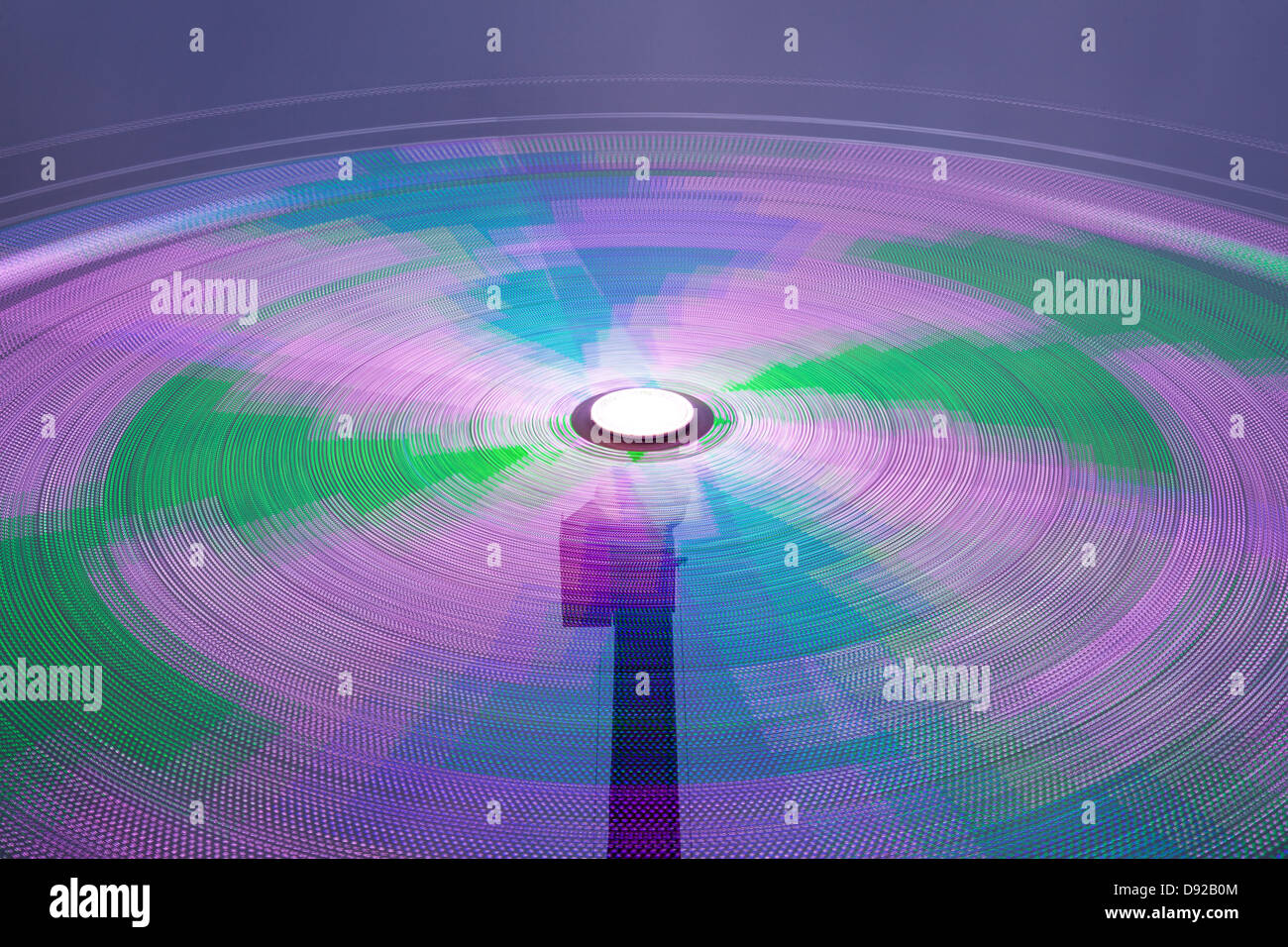 Riesenrad-Spaß. Slow-Shutter-Bild von einem beweglichen Riesenrad in Prag in der Tschechischen Republik Stockfoto