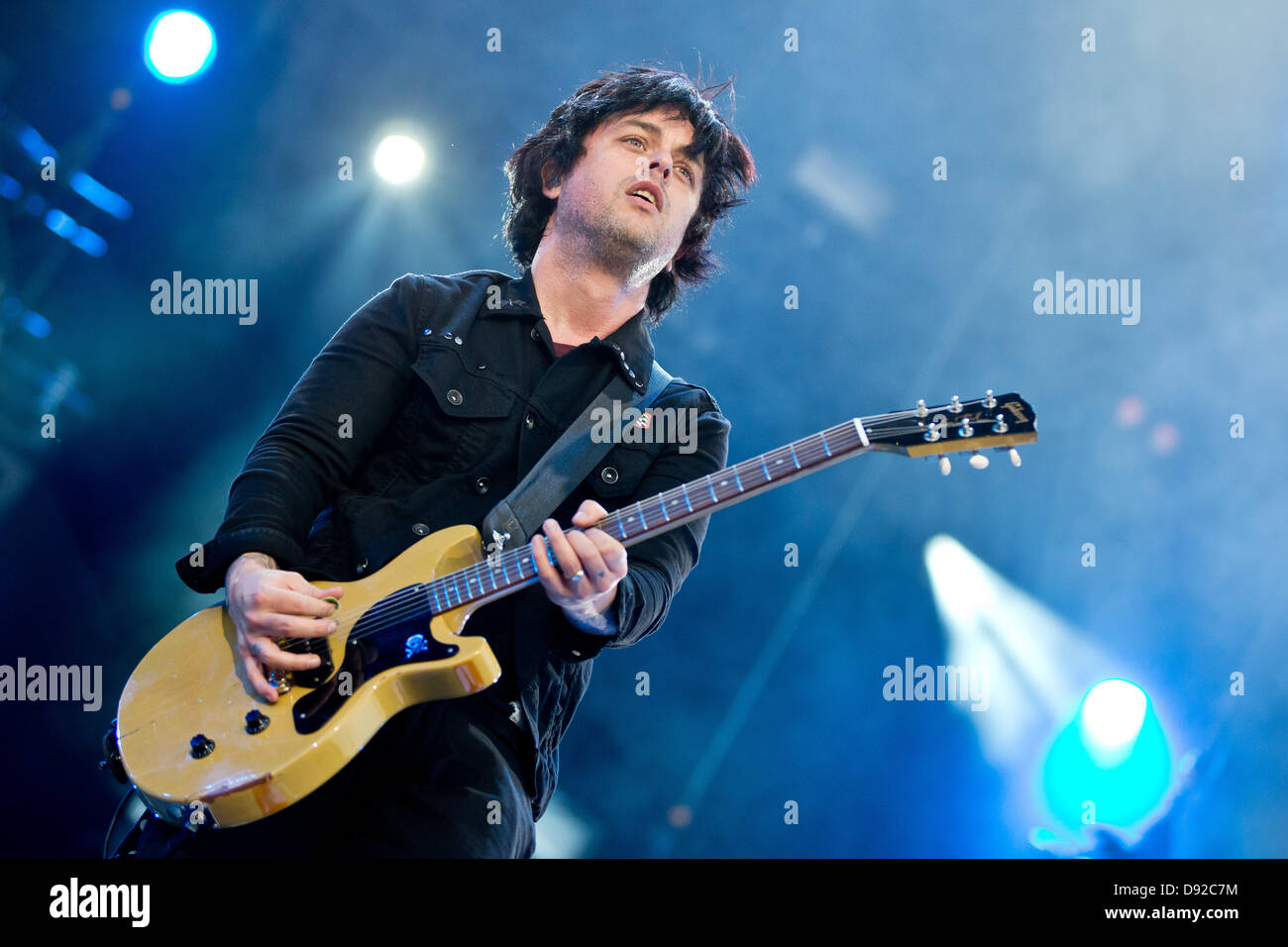 Sänger und Gitarrist der US-amerikanischen Band "Green Day", Billie, führt beim Musik-Festival Rock Im Park in Nürnberg, 8. Juni 2013. Mehr als 70.000 Fans der Rockmusik wurden auf dem Festival erwartet. Foto: DANIEL KARMANN Stockfoto