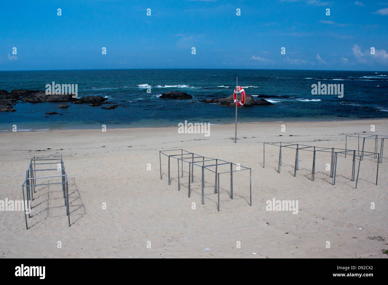 Seelandschaft der Saison Strand, zeigt die Strand und Kabine Strukturen Stockfoto