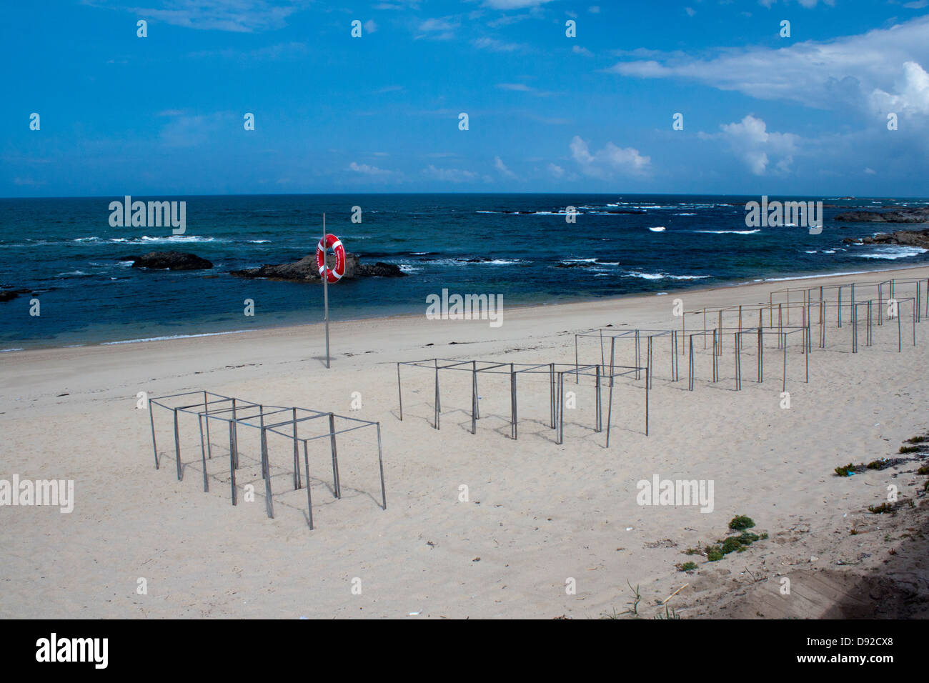 Seelandschaft der Saison Strand, zeigt die Strand und Kabine Strukturen Stockfoto