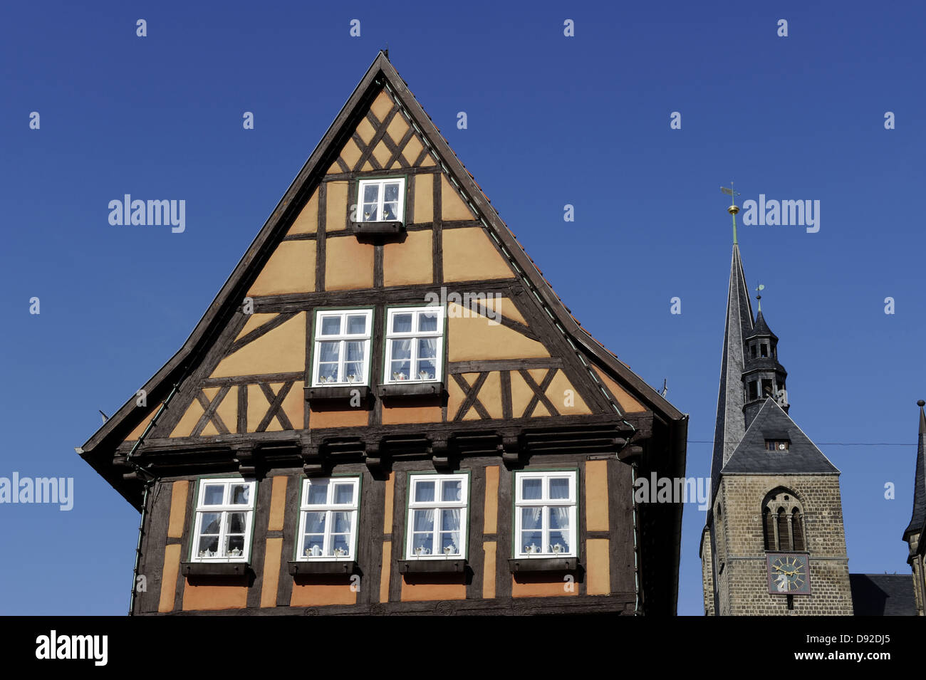Marktkirche und Fachwerkhaus, Quedlinburg, Sachsen-Anhalt, Deutschland, 2011 Stockfoto