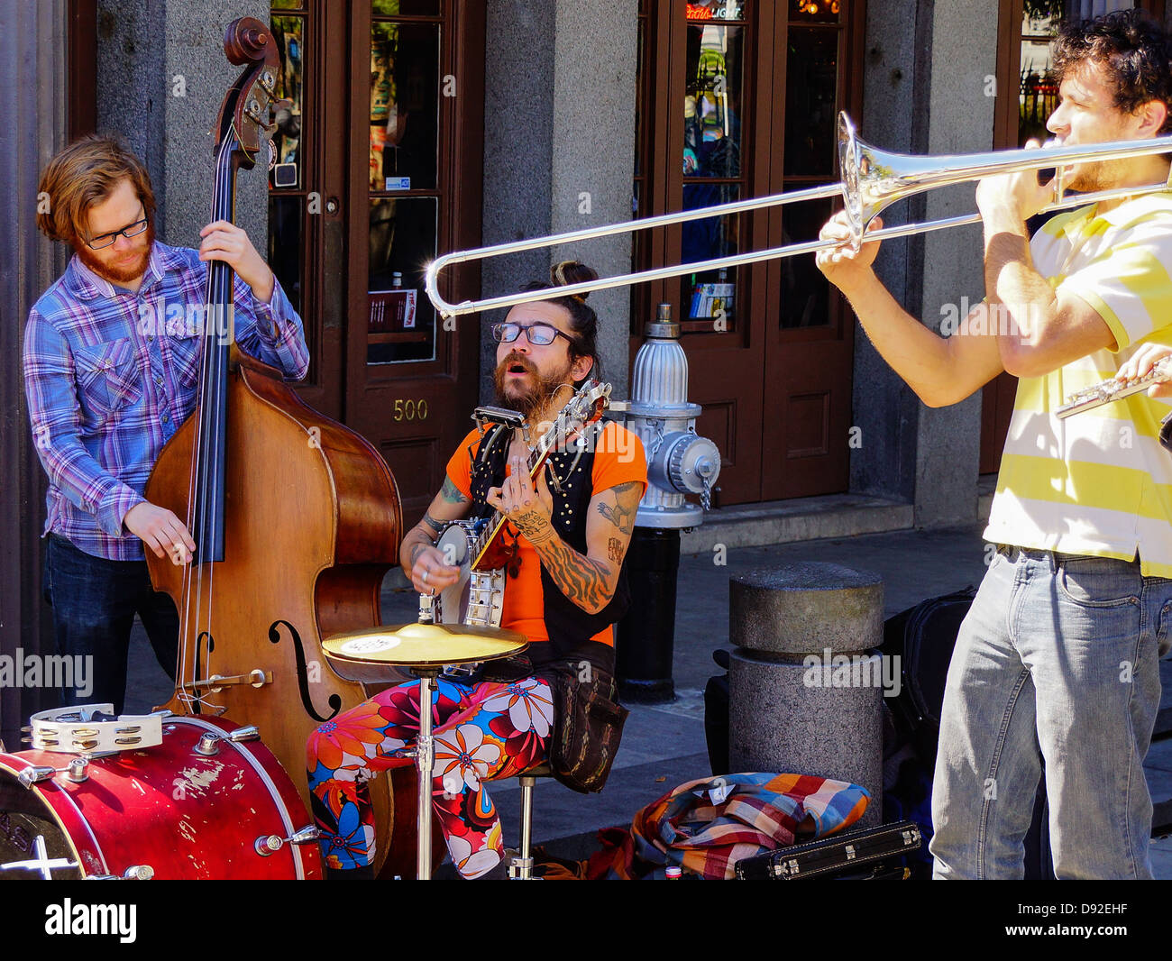 Die Musiker spielen in der Innenstadt von New Orleans Stockfoto