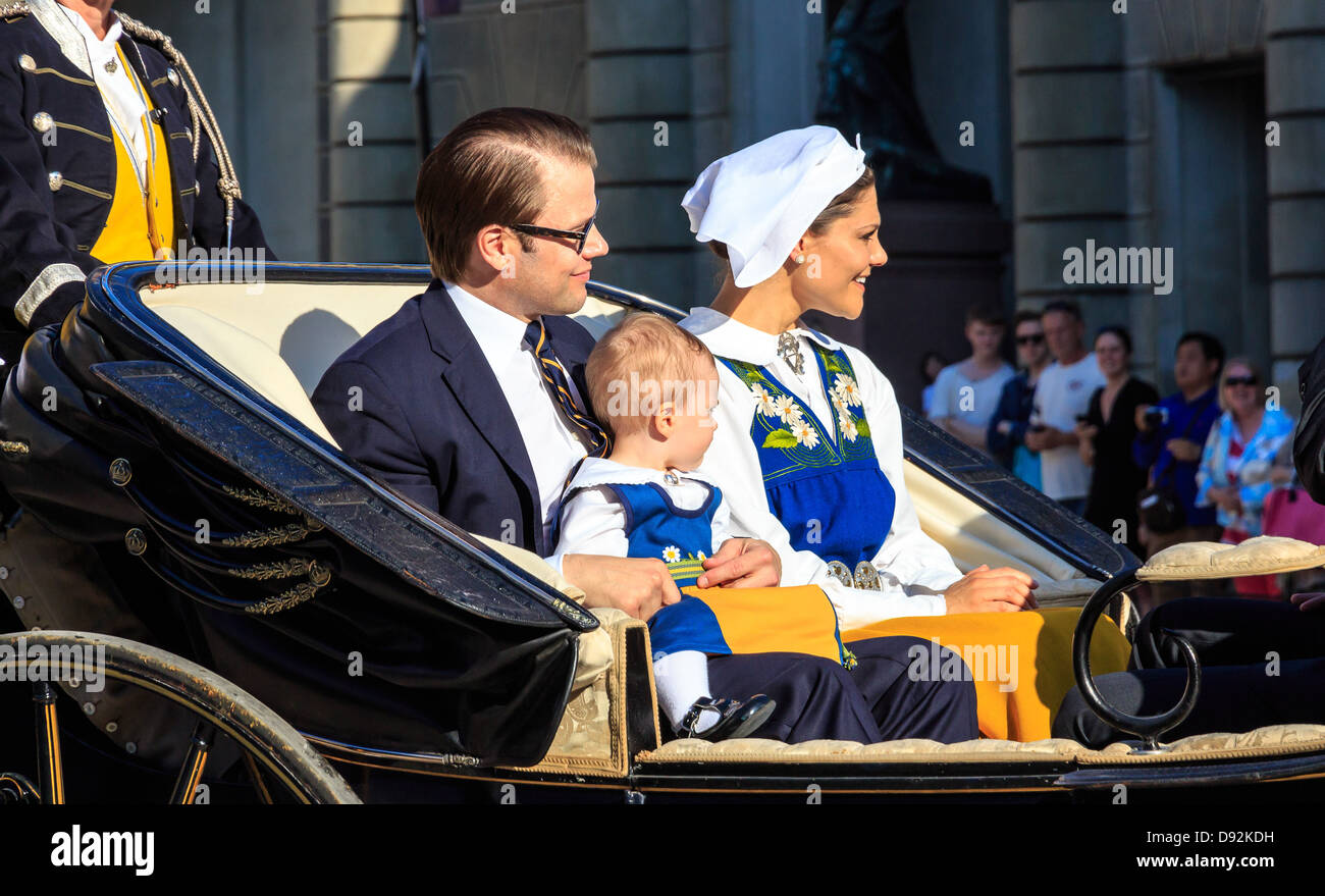 Nationalfeiertag Schweden feiern (schwedische Kronprinzessin Victoria, Prinz Daniel und Prinzessin Estelle) Stockfoto
