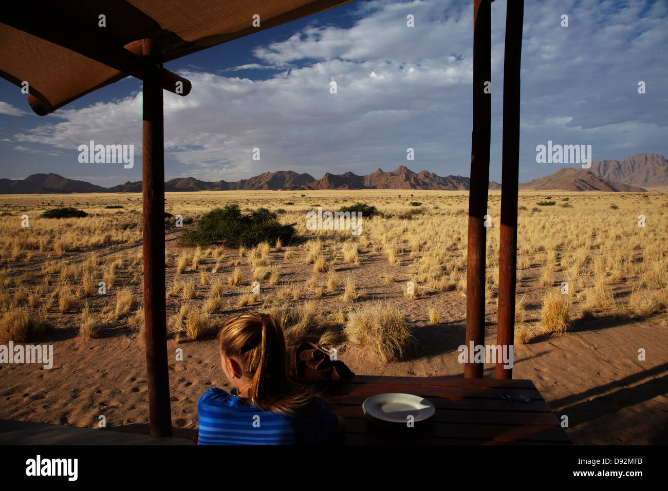 Blick auf Berge von permanenten Zelt im Desert Camp, Sesriem, Namib-Wüste, Namibia, Afrika Stockfoto