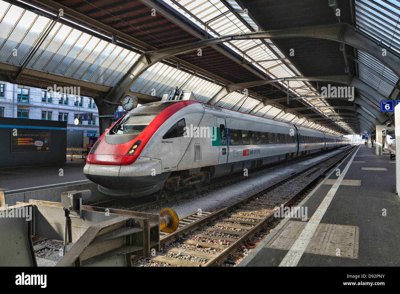 High-Speed-Zug im Bahnhof Terminal, Zürich, Schweiz Stockfoto