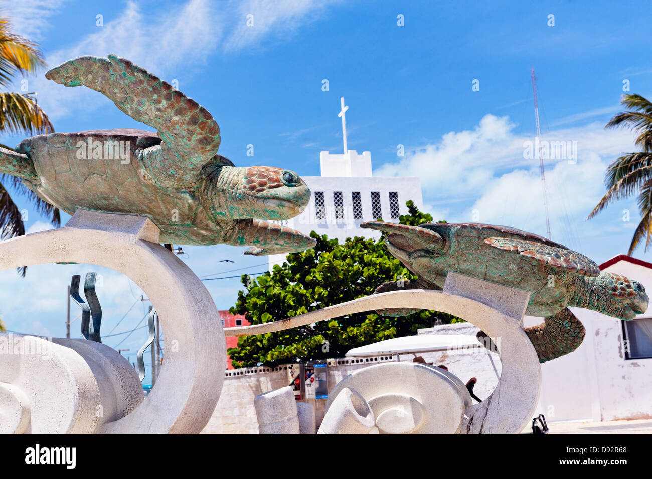 Niedrigen Winkel nahe Ansicht des La Tortuga Skulptur, Isla Mujeres, Quintana Roo, Mexiko Stockfoto