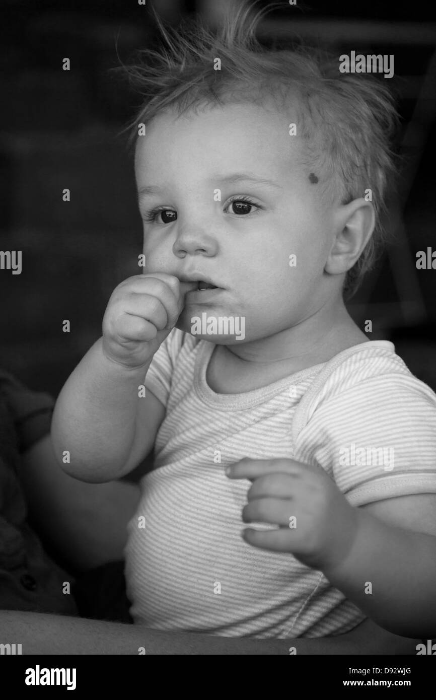 Kind sitzt im schoß des vaters Fotos und Bildmaterial in hoher Auflösung Alamy