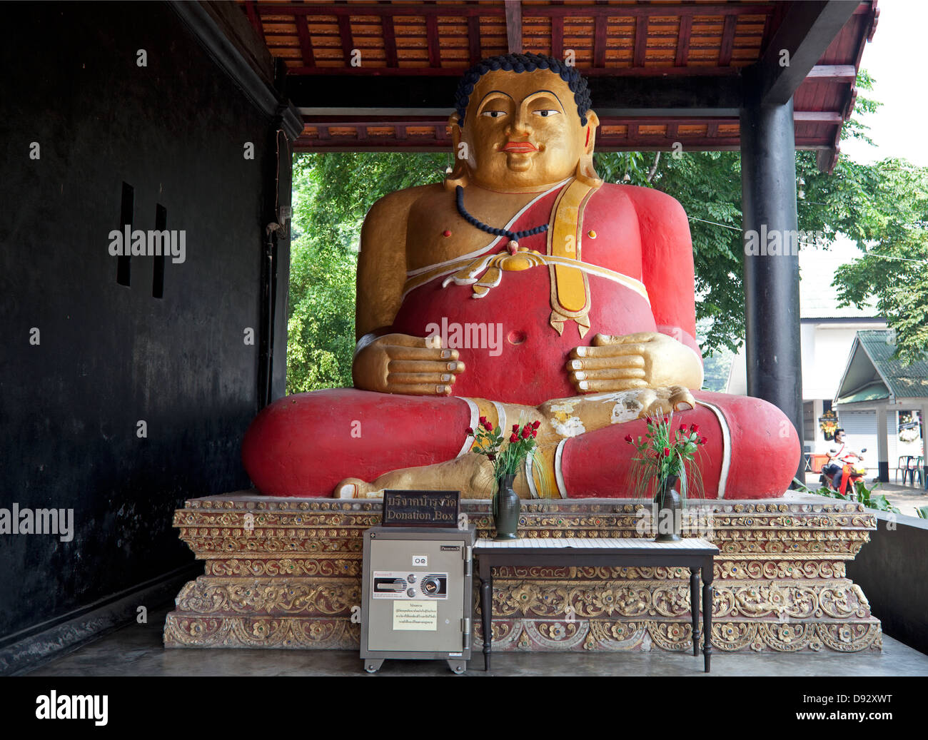 Fett sitzende Buddha im Wat Chedi Luang, Chiang Mai, Thailand Stockfoto